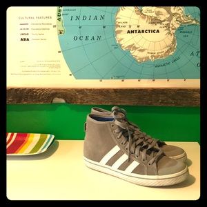 Adidas women’s 7.5 high-tops (Nizza?)